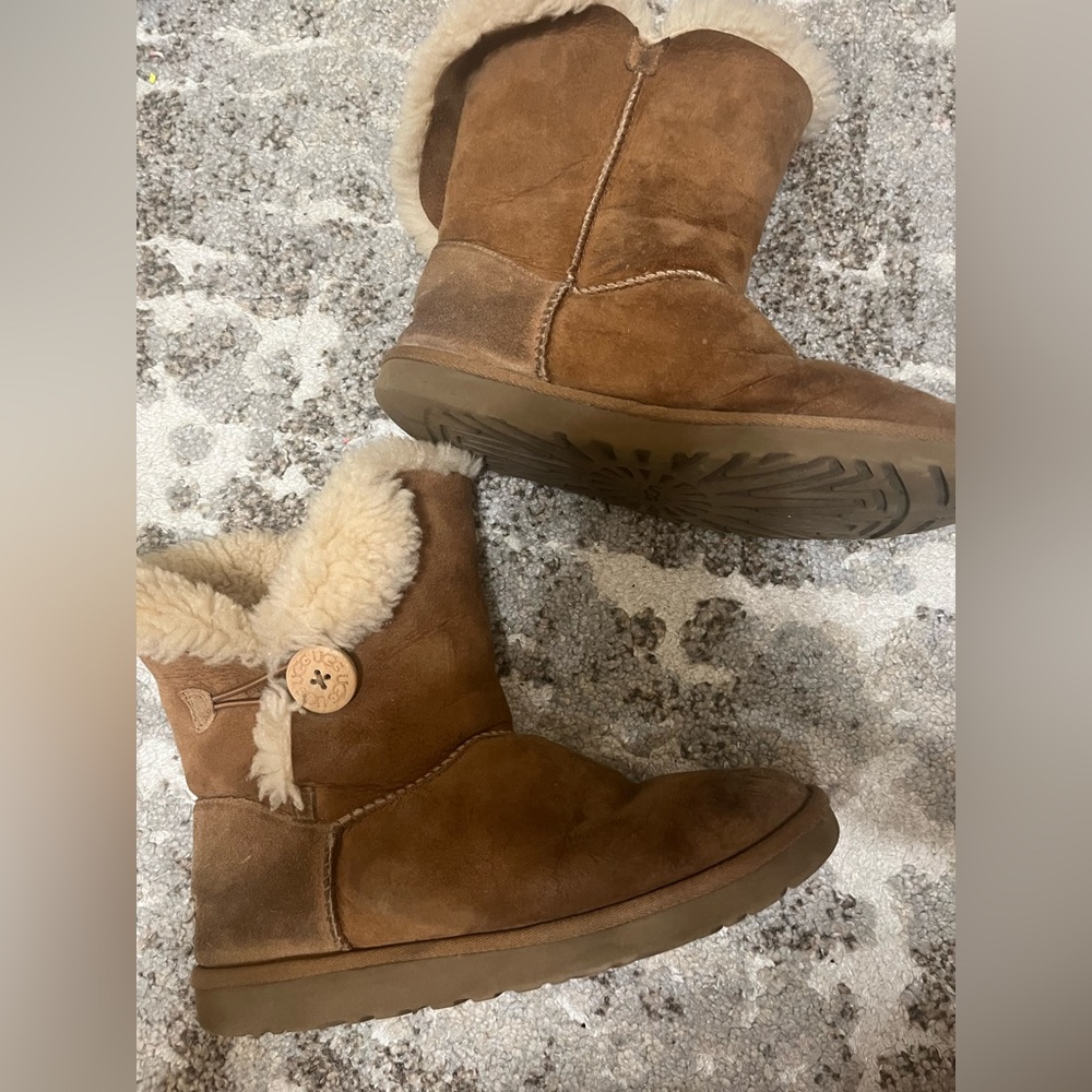 Ugg Bailey Single Button Tan Boots Possibly Size … - image 1